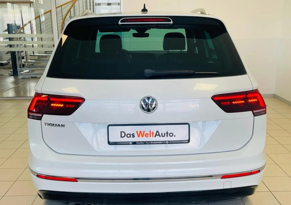Volkswagen Tiguan cena 114900 przebieg: 84525, rok produkcji 2018 z Człopa małe 781